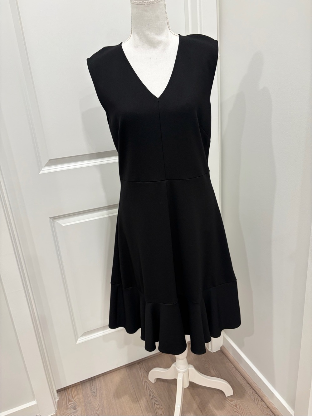 Kate Spade Black V-Neck Sleeveless Dress